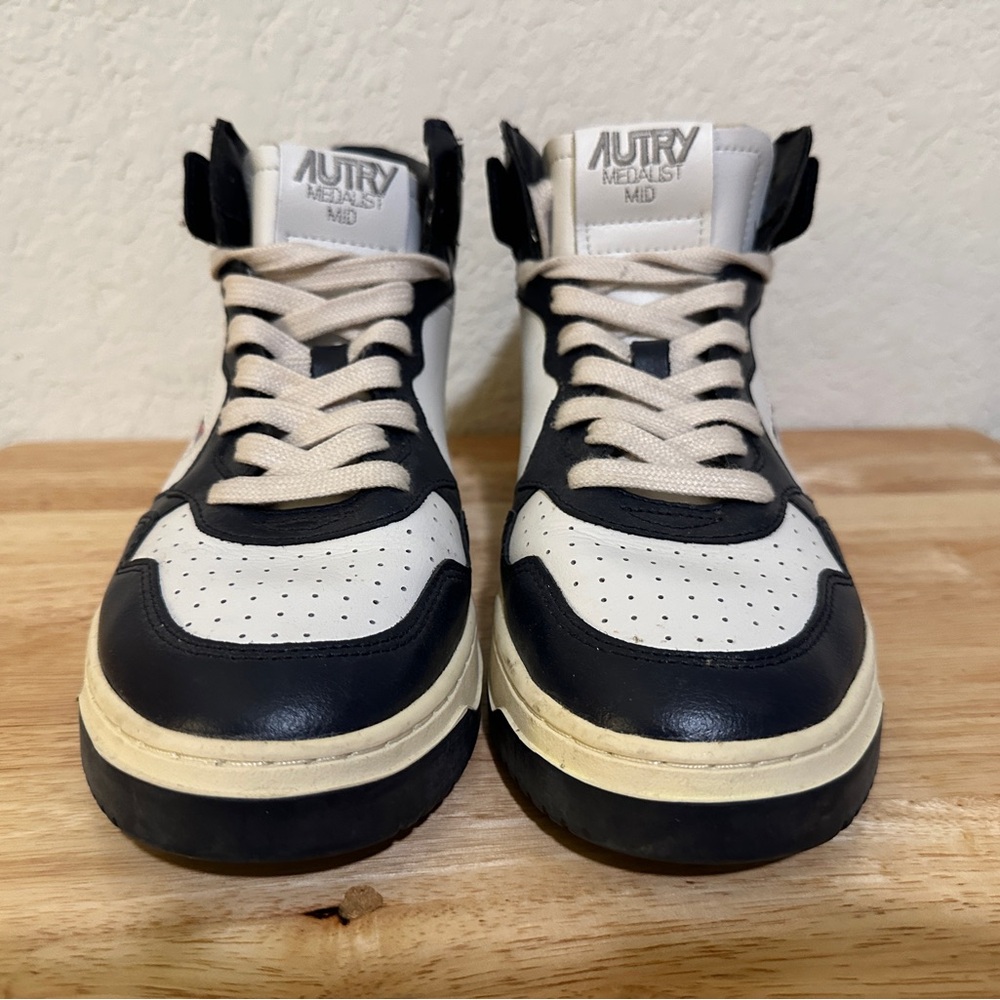 Autry Women's Black and White Sneakers